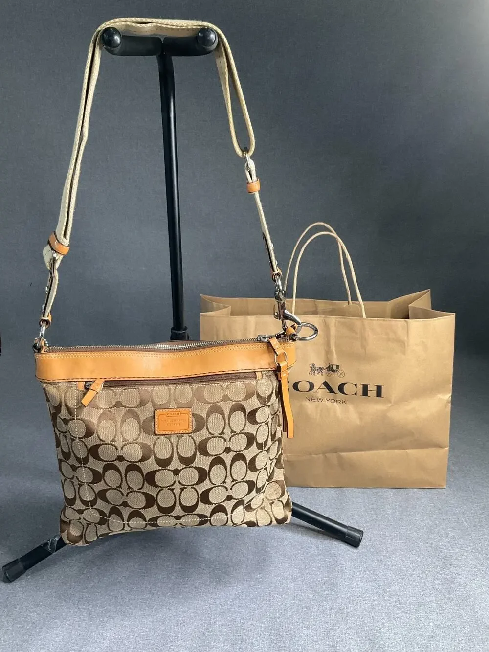 Vintage Canvas Coach 6448 Logo Pattern Shoulder Bag Beige